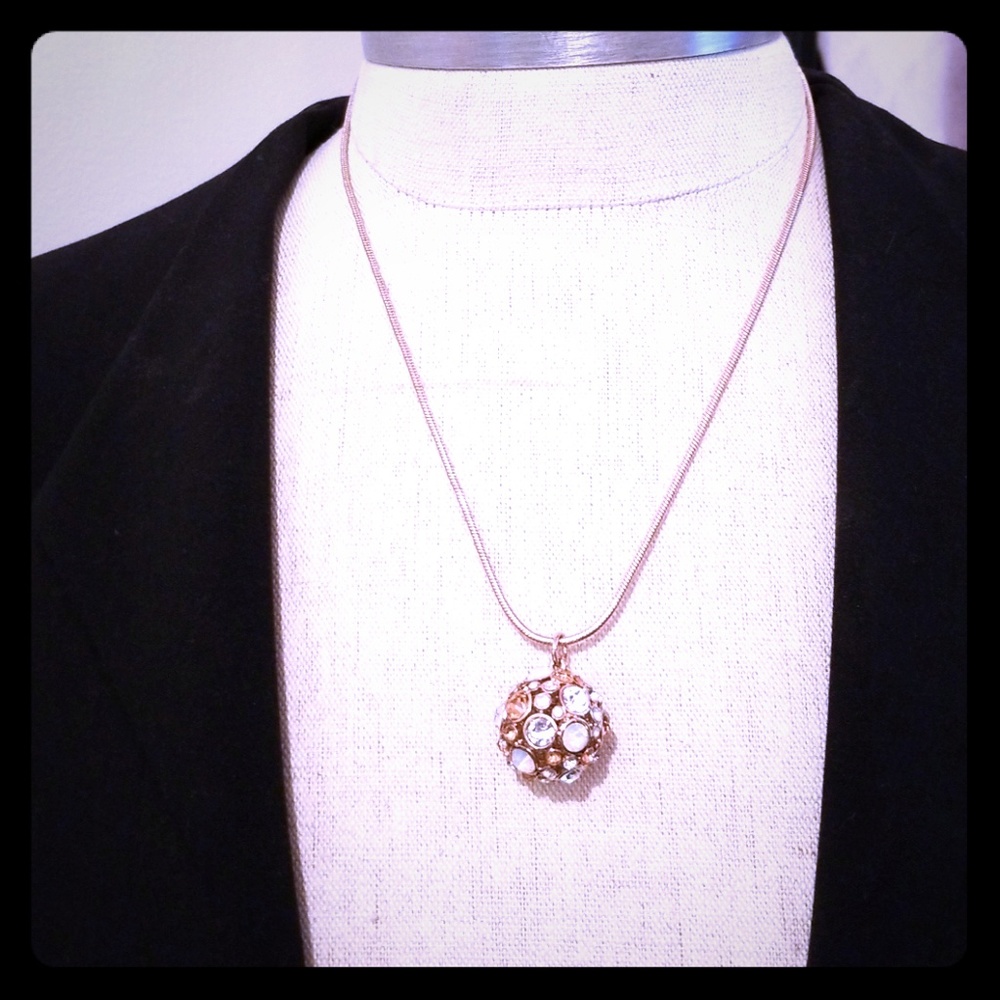 Beautiful rose gold Guess necklace